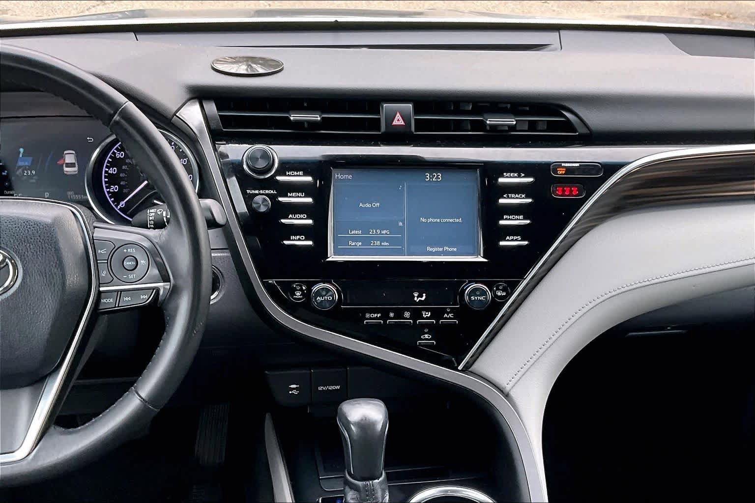Used 2018 Toyota Camry XLE image 7