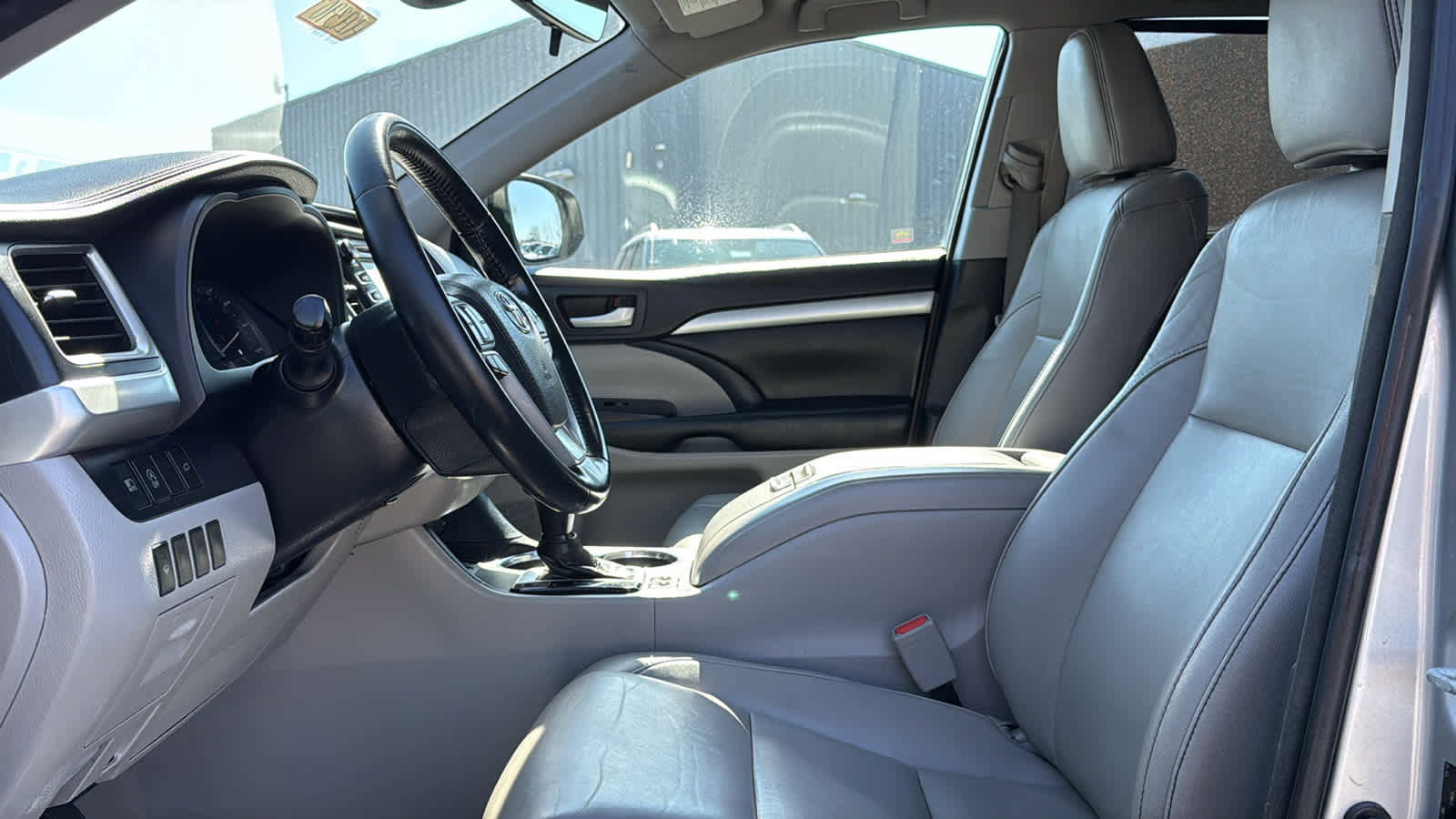 Used 2018 Toyota Highlander XLE image 12