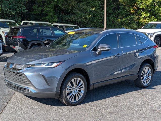 Used 2023 Toyota Venza XLE AWD/4WD image 3