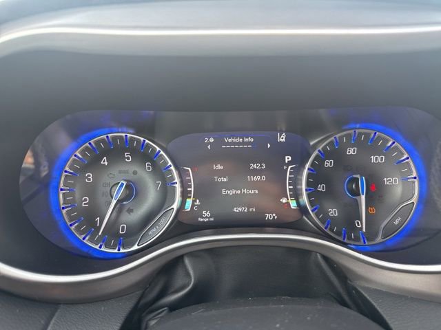 Used 2025 Chrysler Pacifica Select image 14