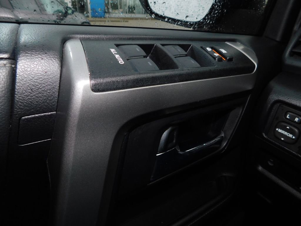 Used 2020 Toyota 4Runner SR5 AWD/4WD image 28