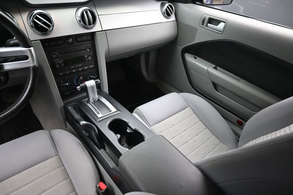 Used 2006 Ford Mustang GT RWD image 11