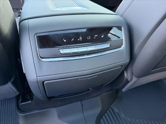 Used 2026 Cadillac Escalade Luxury w/ LPO, Floor Liner Package AWD/4WD image 18