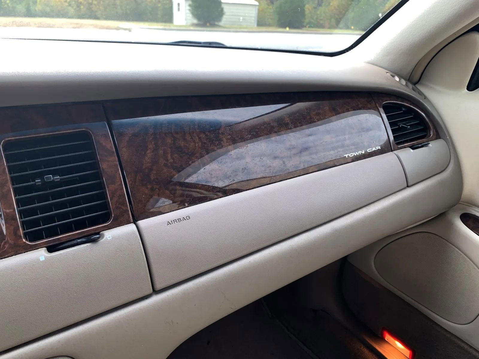 Used 2002 Lincoln Town Car Signature image 14