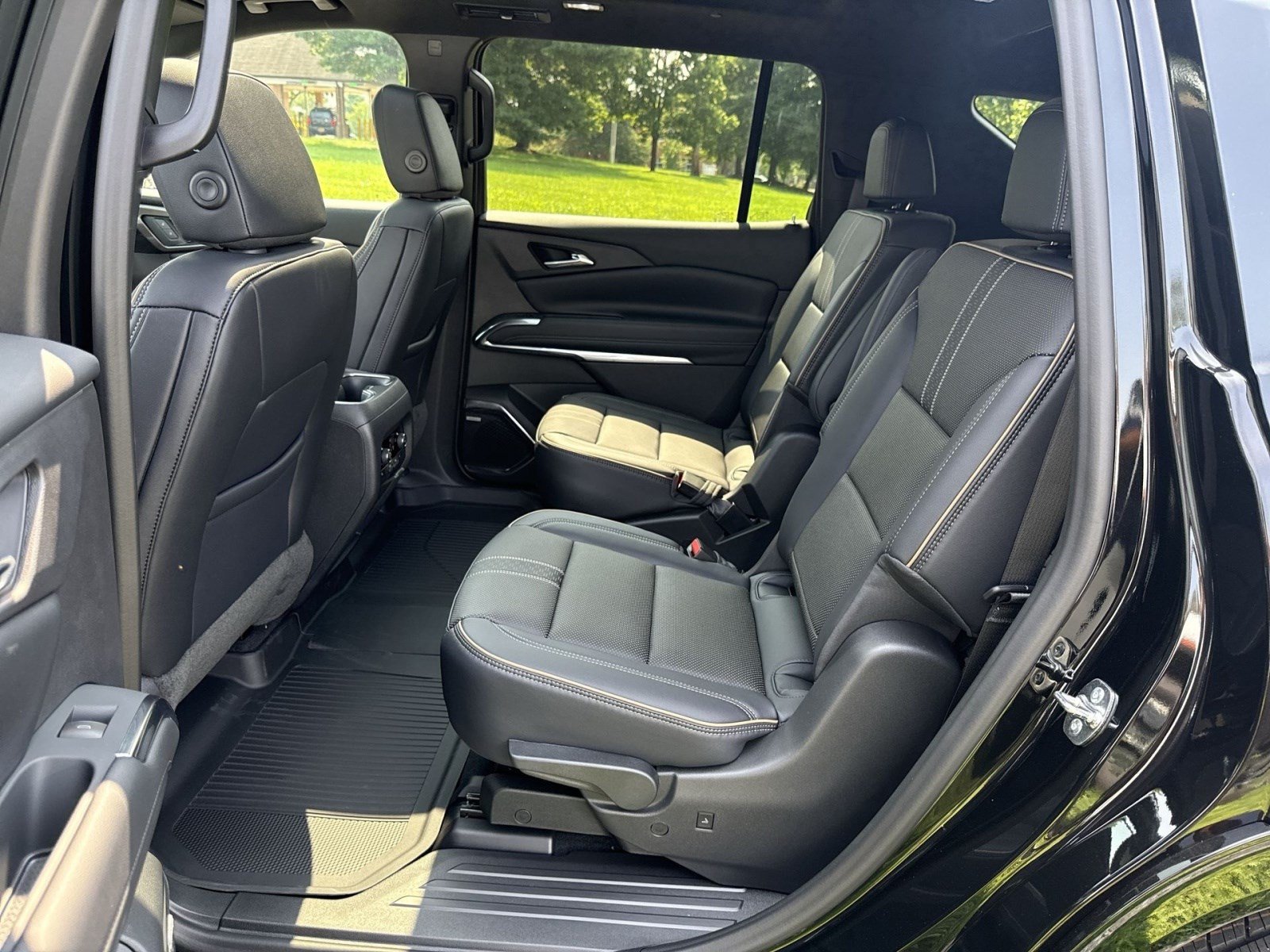 New 2026 Chevrolet Traverse High Country w/ LPO, Floor Liner Package AWD/4WD image 21