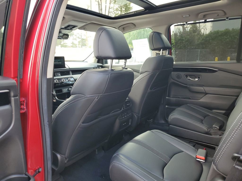 Certified 2025 Honda Pilot Touring image 15