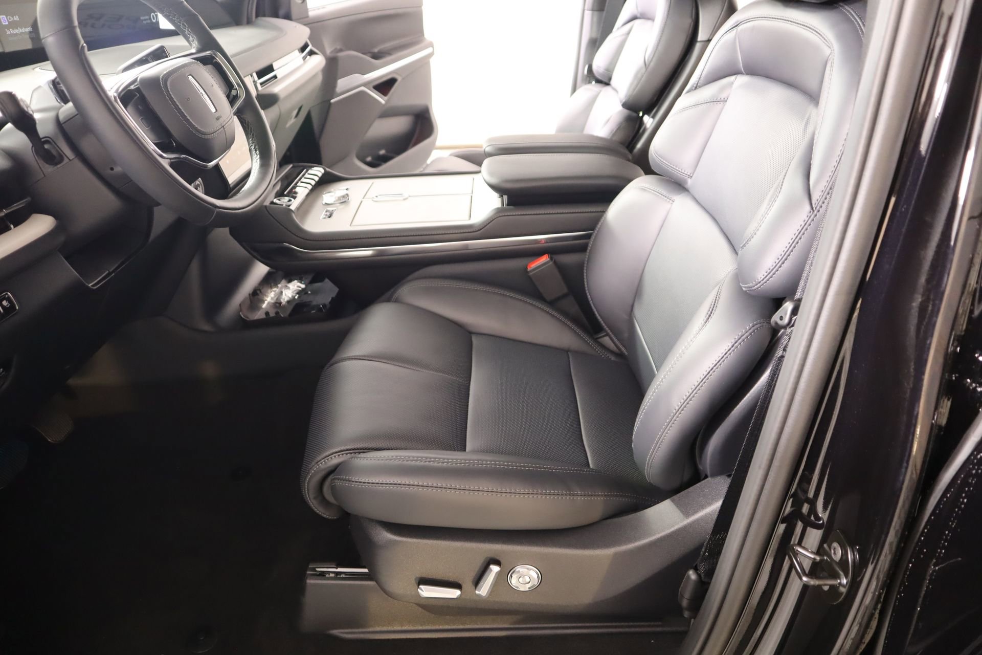 New 2026 Lincoln Navigator Reserve image 11