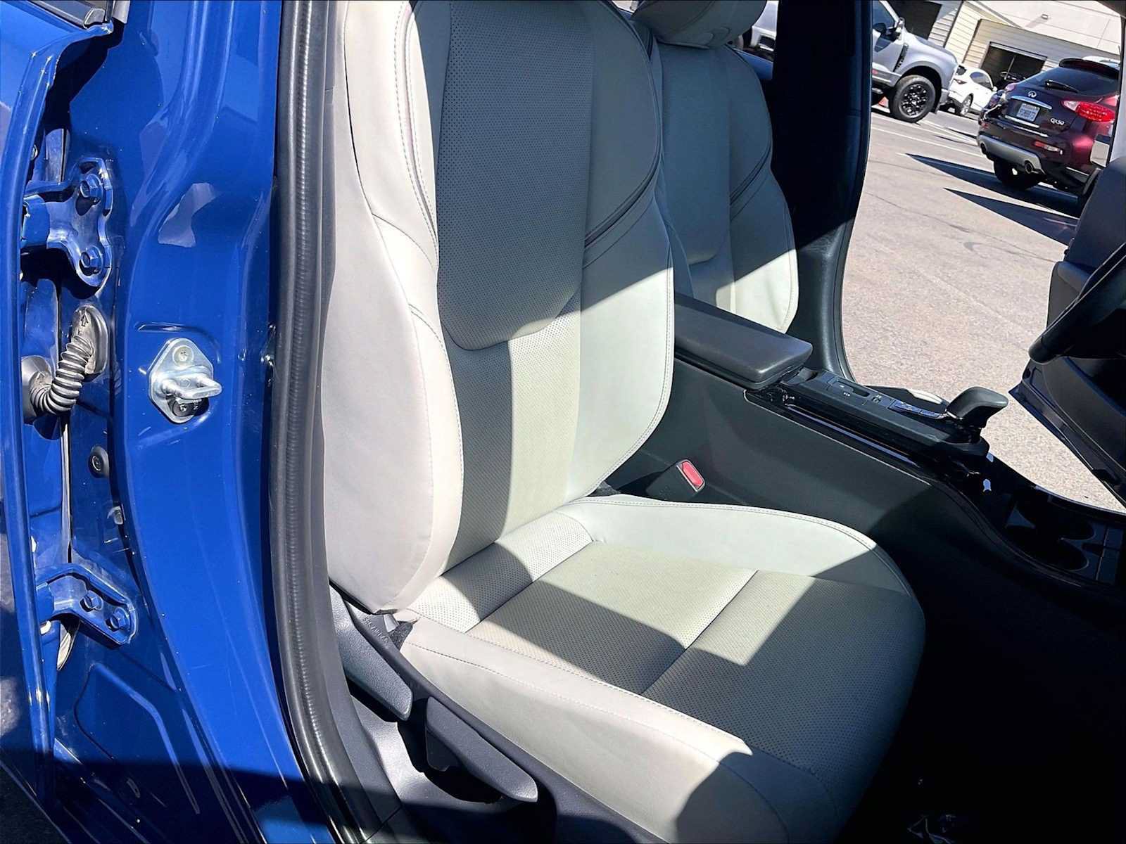 Used 2024 Toyota Prius XLE FWD image 10