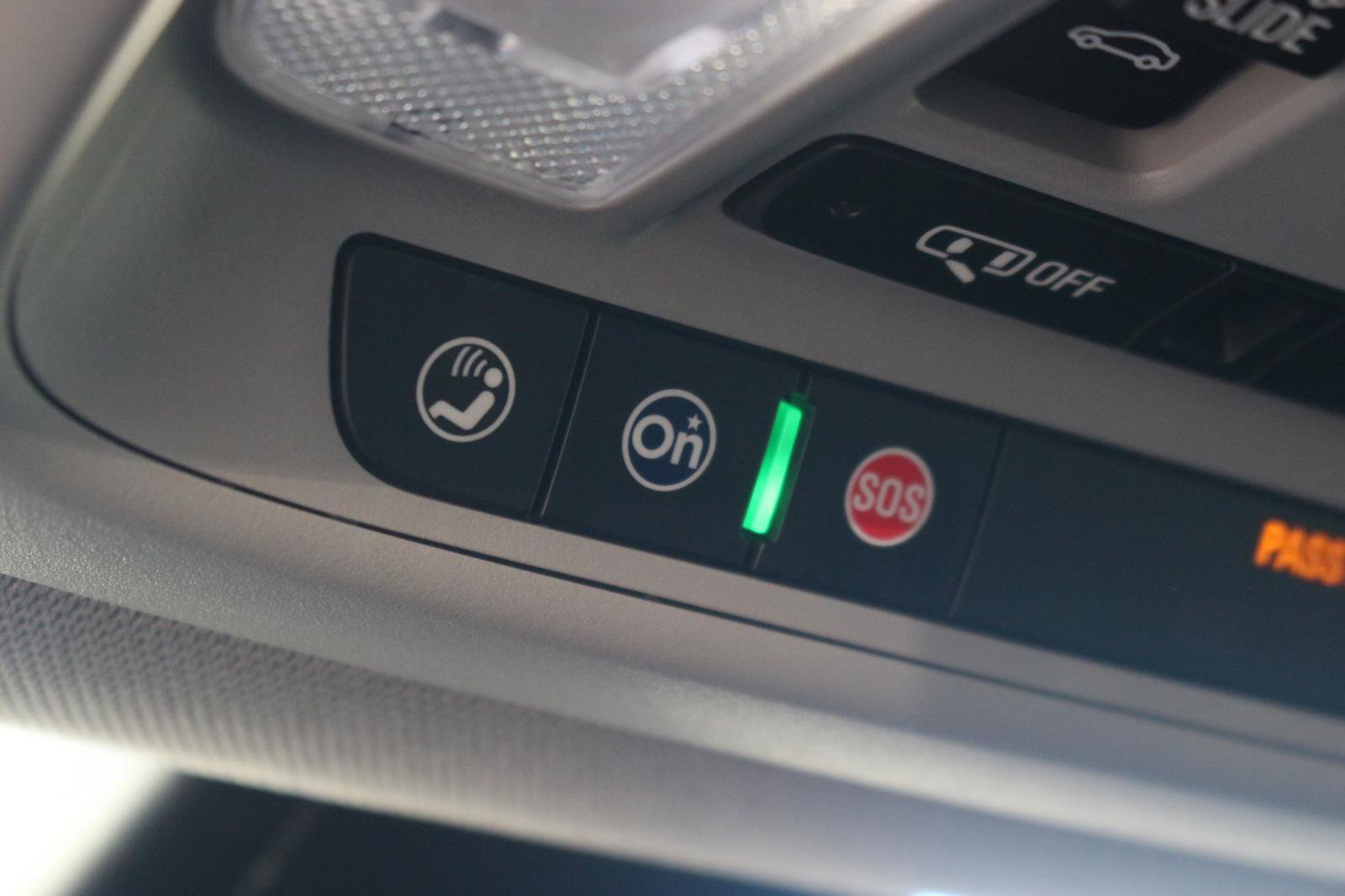 Used 2022 GMC Acadia AT4 w/ Technology Package image 32