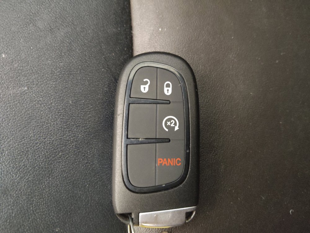 Used 2017 Jeep Cherokee Limited w/ Technology Group image 32