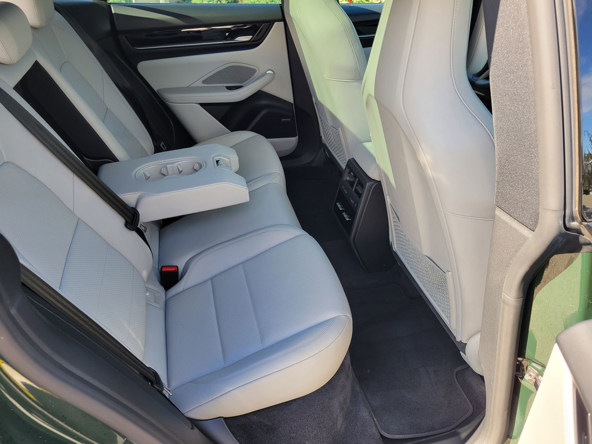 Used 2025 Porsche Macan 4S Electric image 29