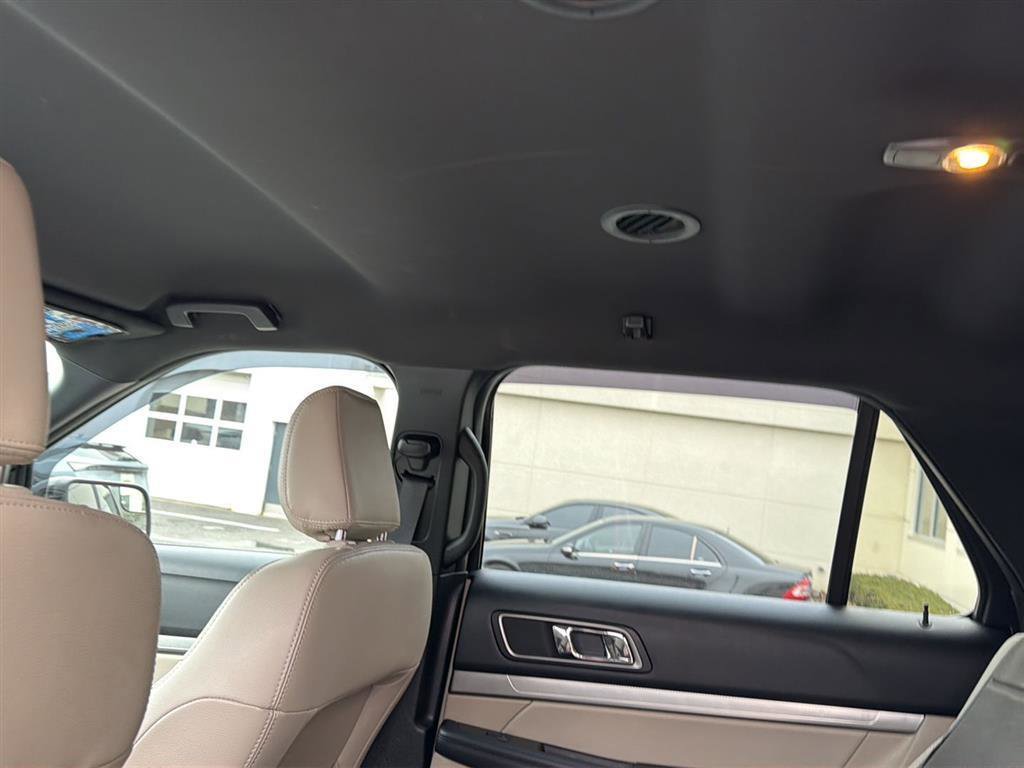 Used 2018 Ford Explorer XLT w/ Equipment Group 202A image 53