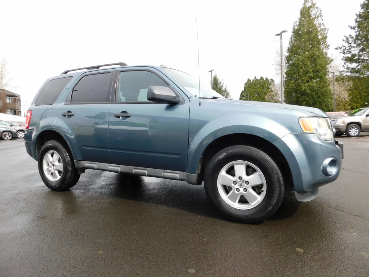 Used 2010 Ford Escape XLT image 1