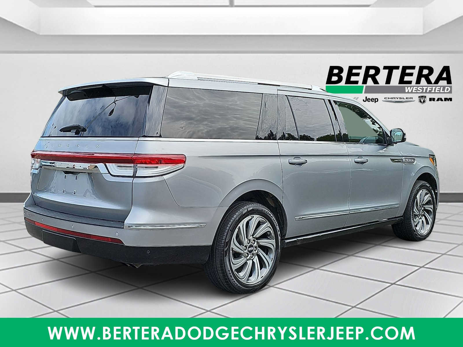Used 2022 Lincoln Navigator L Reserve AWD/4WD image 6