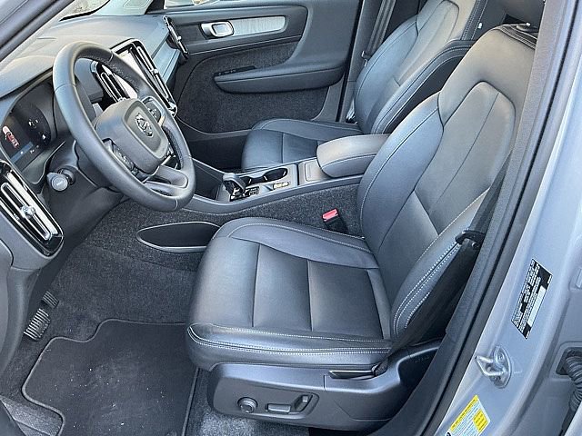 Certified 2025 Volvo XC40 B5 Core image 15