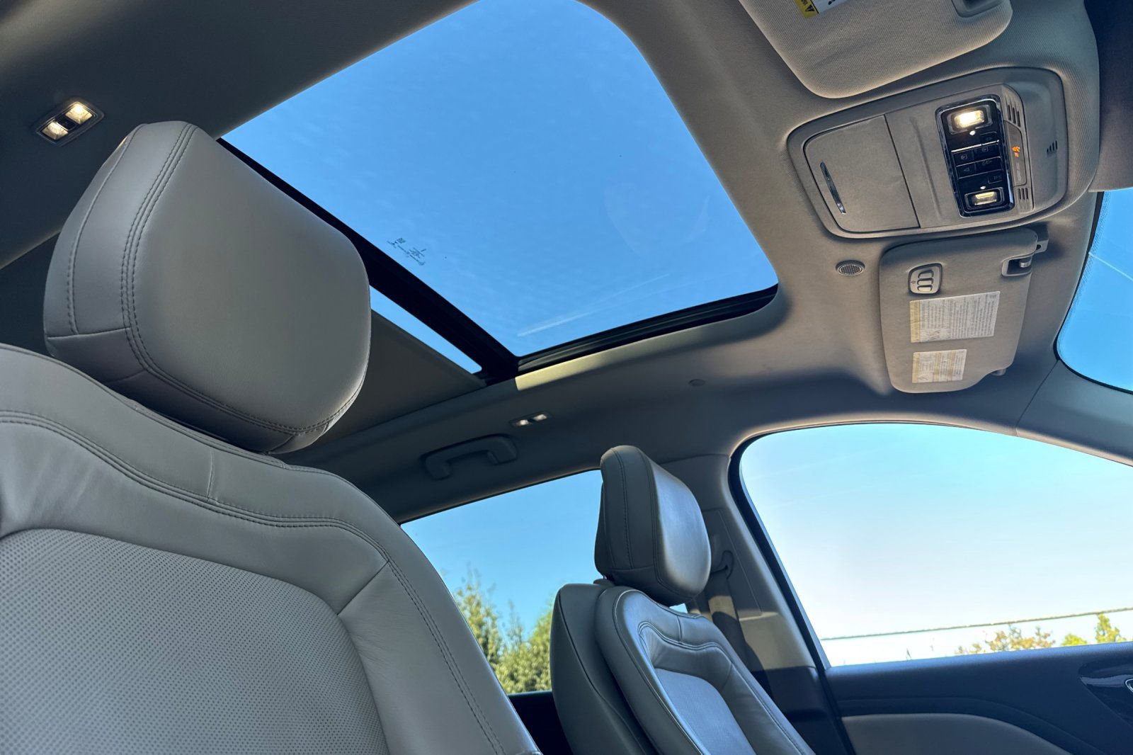 Certified 2020 Lincoln Aviator Reserve w/ Equipment Group 201A image 16