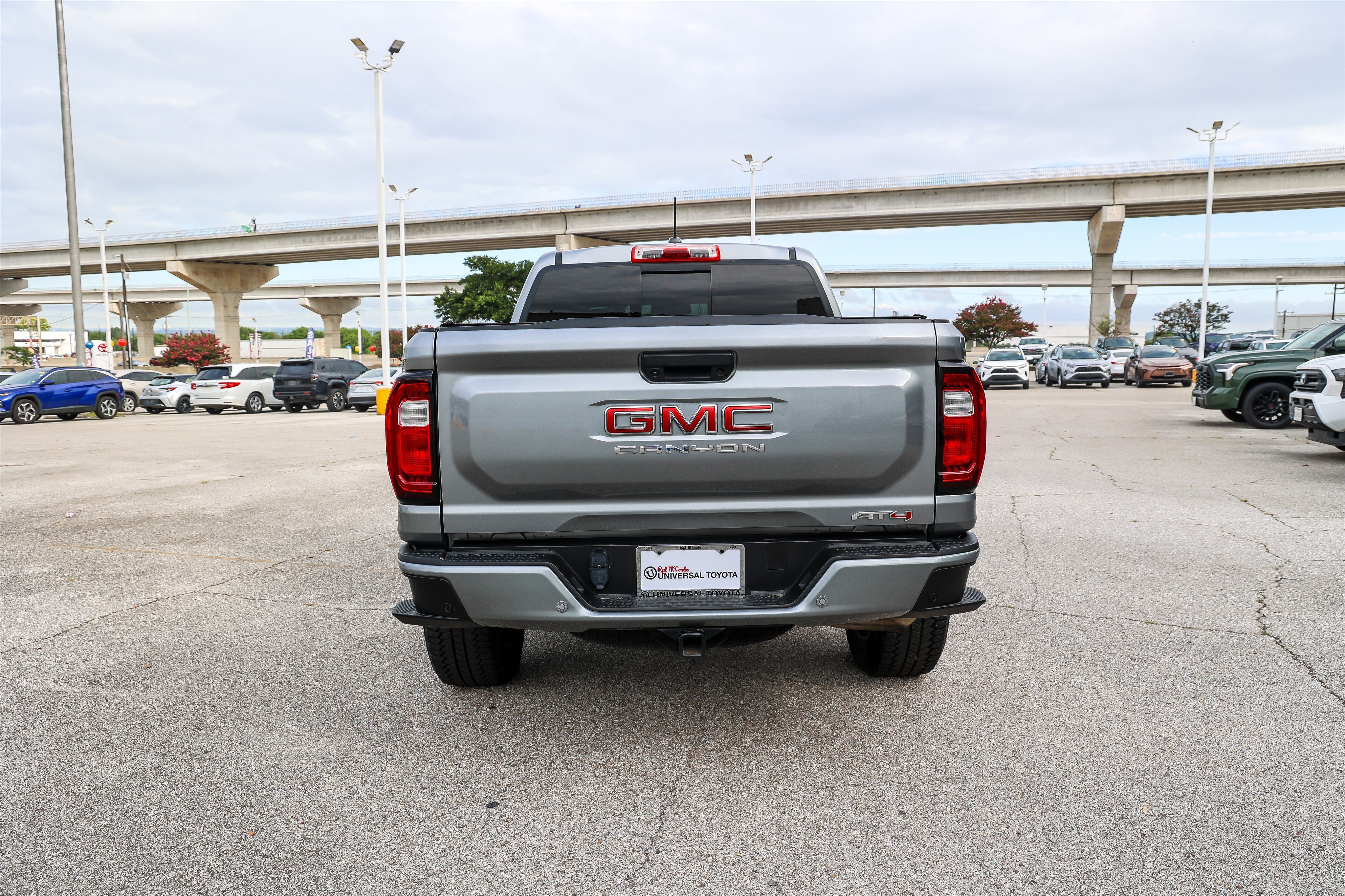 Used 2023 GMC Canyon AT4 w/ AT4 Premium Package AWD/4WD image 8