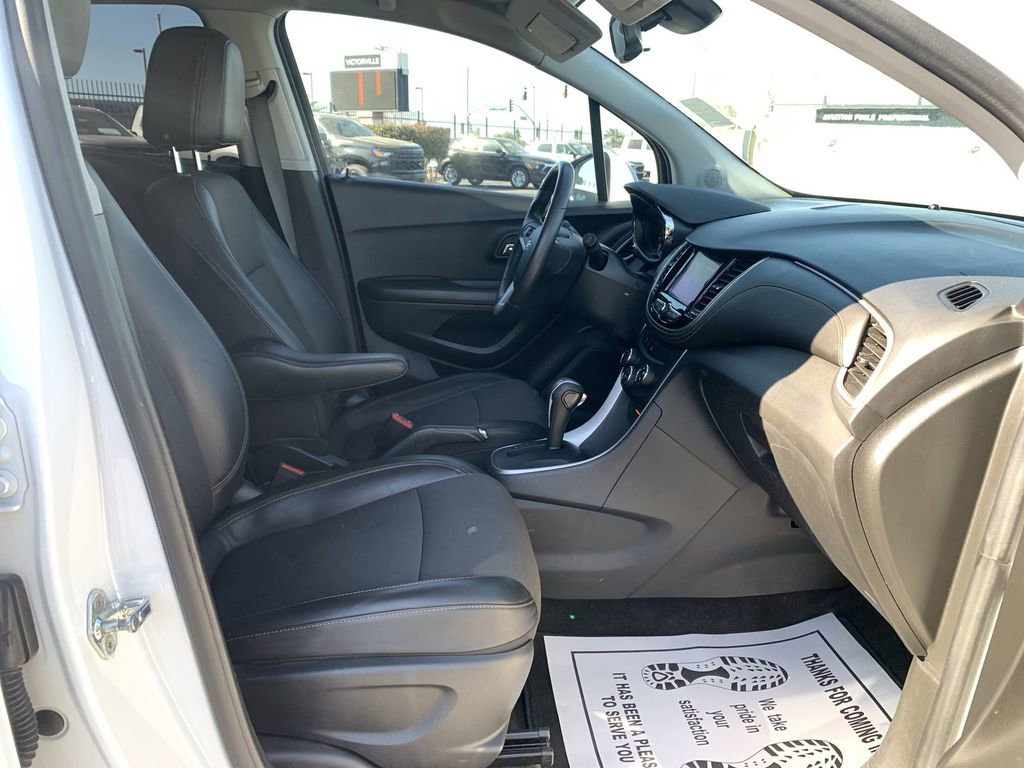 Certified 2022 Chevrolet Trax LT w/ LT Convenience Package image 26