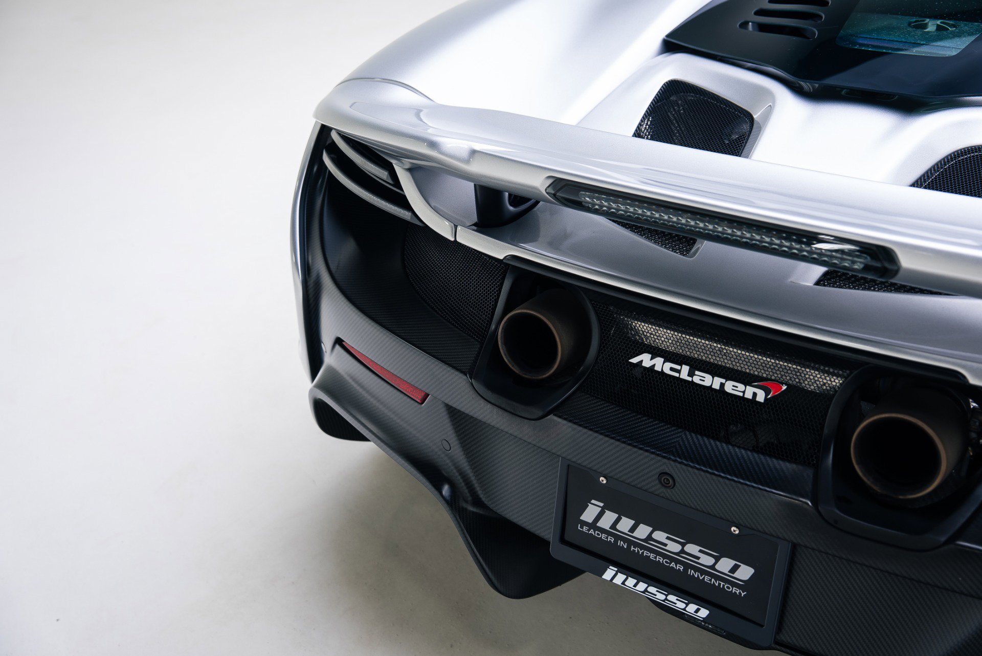 Used 2016 McLaren 675LT image 26