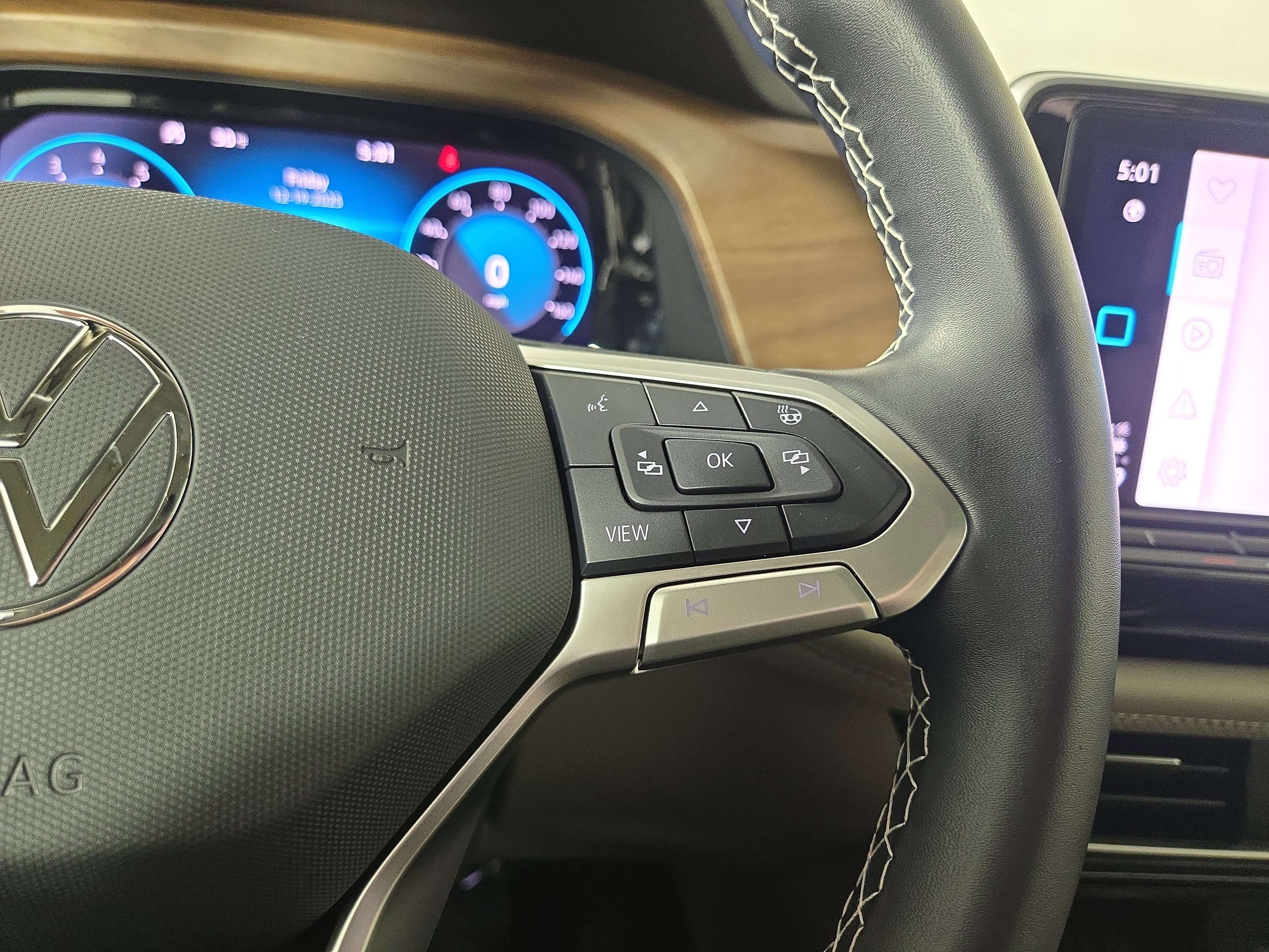 Used 2025 Volkswagen Atlas SE image 17