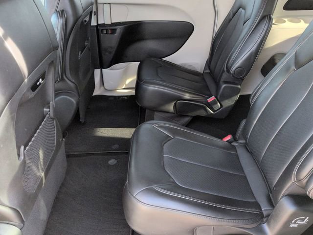Used 2024 Chrysler Pacifica Touring-L FWD image 25