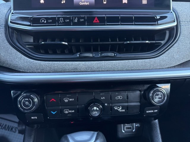 Used 2024 Jeep Compass Latitude image 30