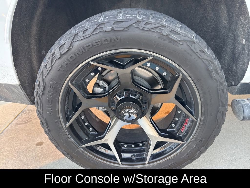 Used 2024 Chevrolet Tahoe Z71 w/ Luxury Package image 23