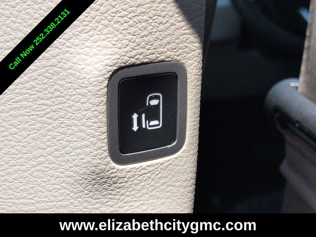 Used 2023 Chrysler Voyager LX FWD image 16