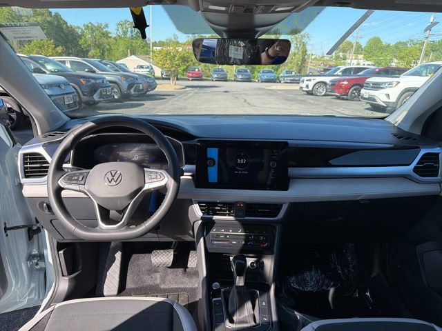New 2026 Volkswagen Taos SE FWD image 9