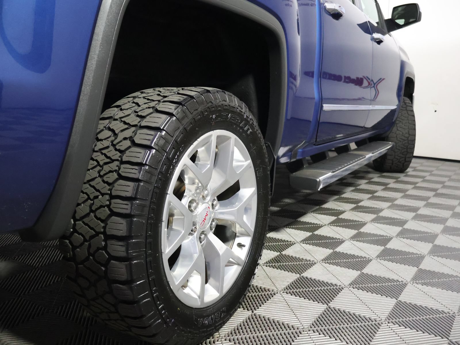 Used 2018 GMC Sierra 1500 SLT AWD/4WD image 10