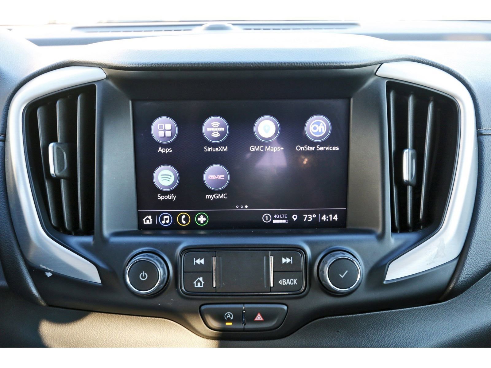 Used 2024 GMC Terrain SLT image 17