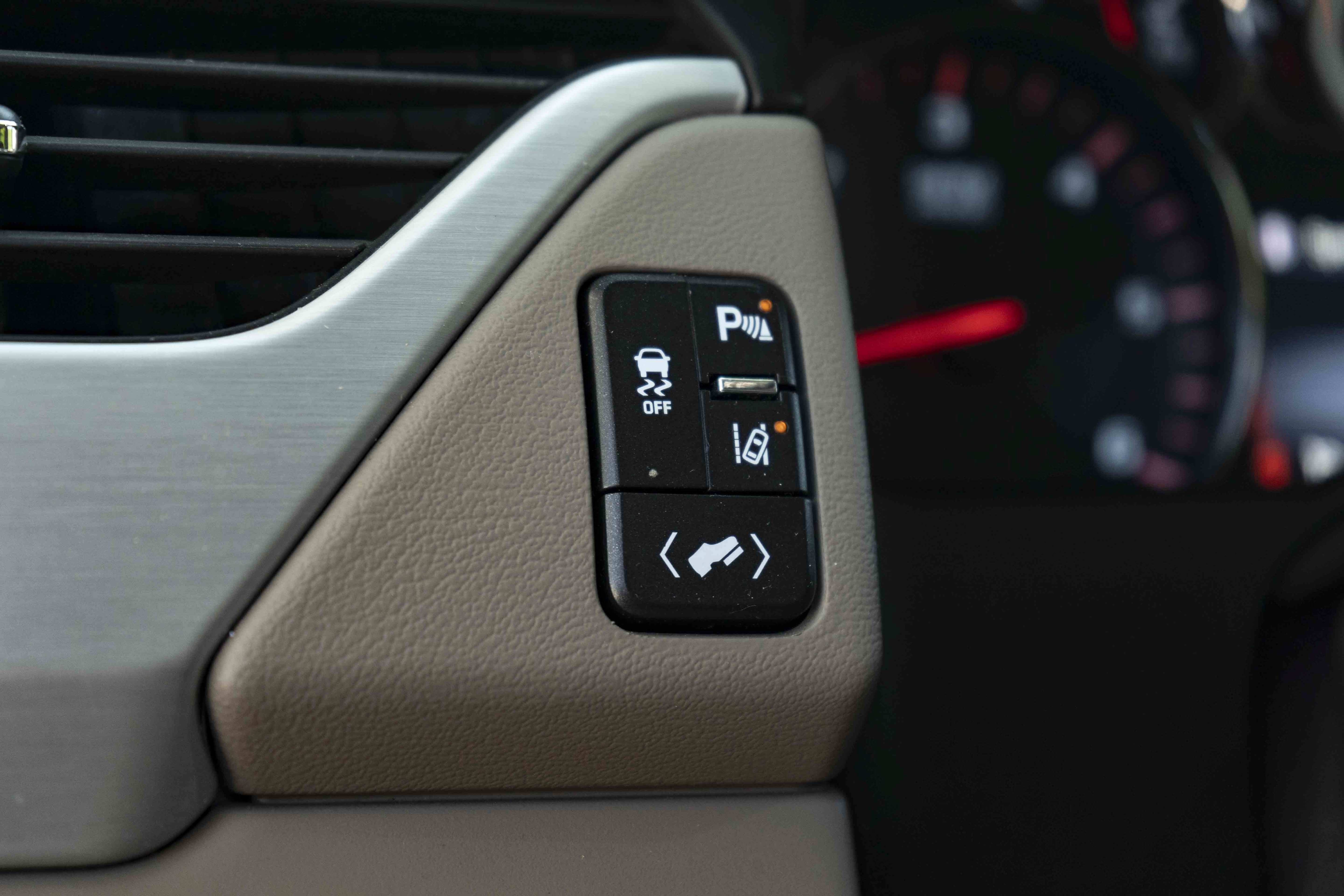 Used 2015 GMC Yukon SLT w/ Open Road Package RWD image 39