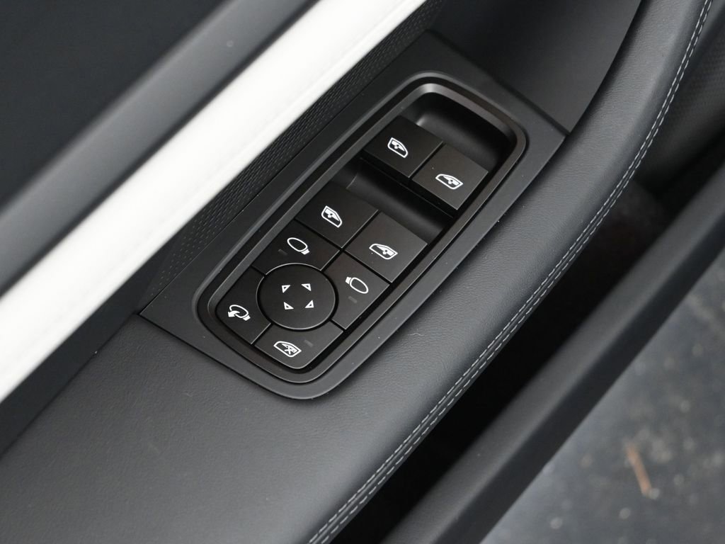 New 2026 Porsche Taycan GTS image 9