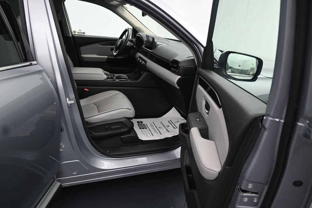 Used 2024 Honda Pilot Elite image 12