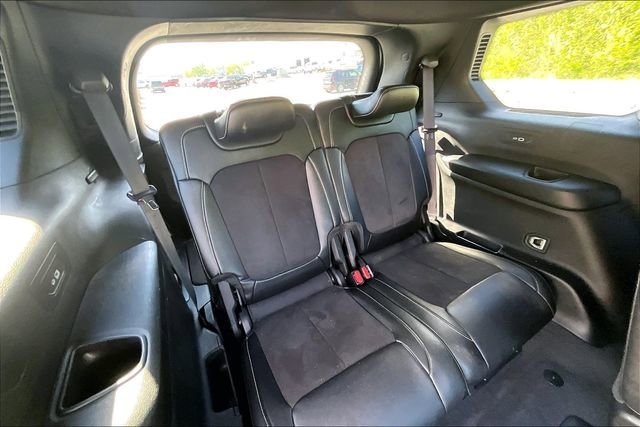 Used 2023 Jeep Grand Cherokee L Laredo AWD/4WD image 27