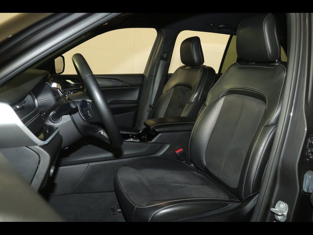 Used 2022 Jeep Grand Cherokee Altitude image 21