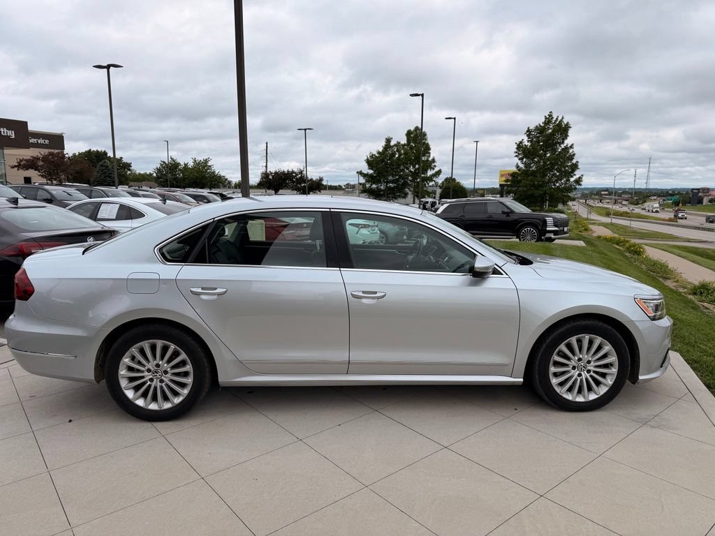 Used 2017 Volkswagen Passat 1.8T SE w/ SE Lighting Package FWD image 10