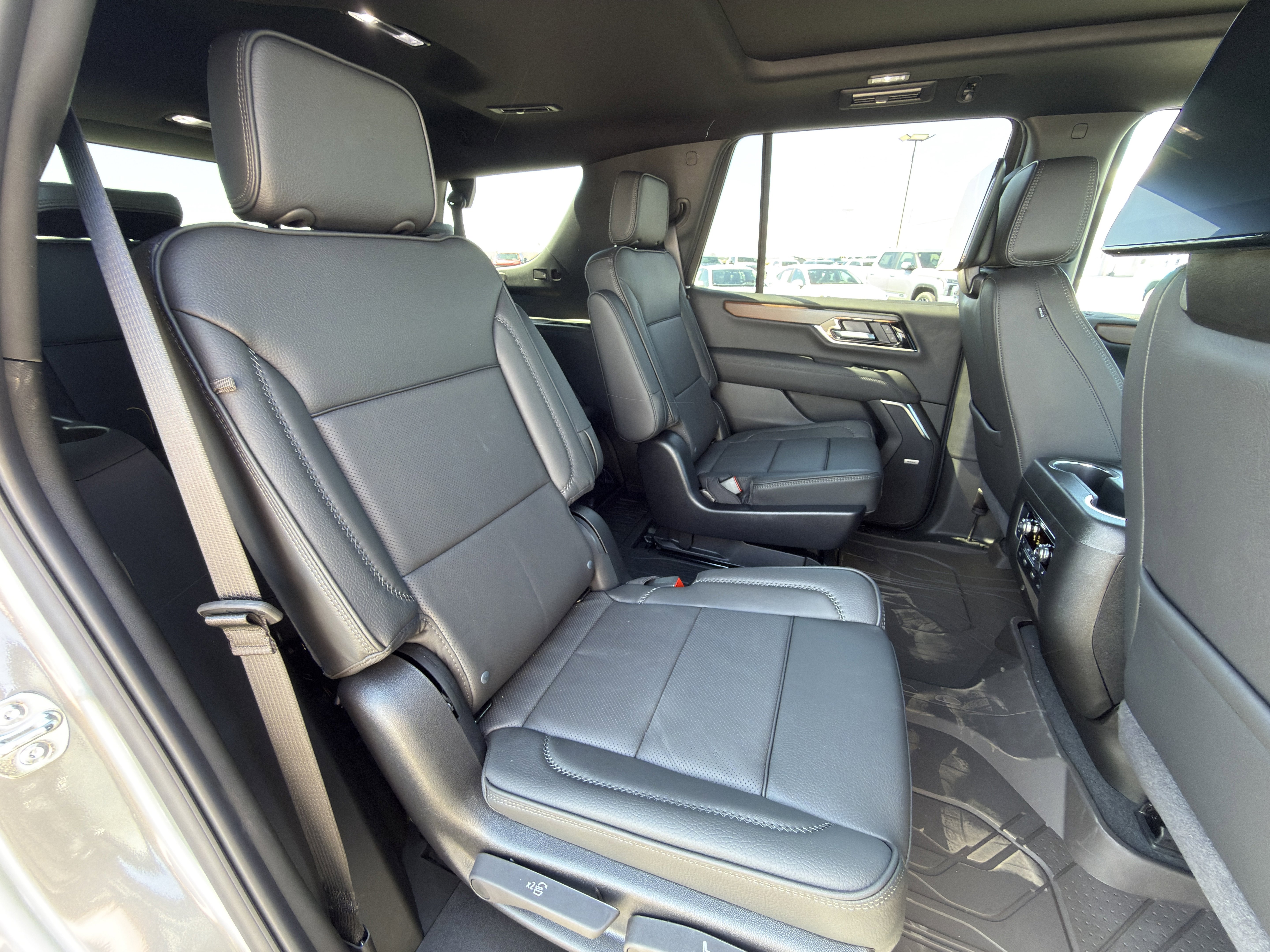 New 2026 GMC Yukon Denali w/ Denali Reserve Package AWD/4WD image 13