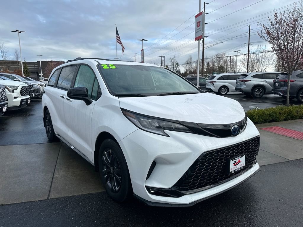 Used 2025 Toyota Sienna XSE w/ XSE Plus Package image 7