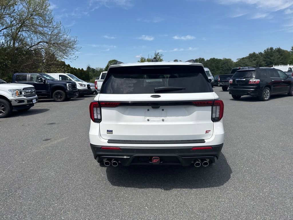 Used 2025 Ford Explorer ST AWD/4WD image 5