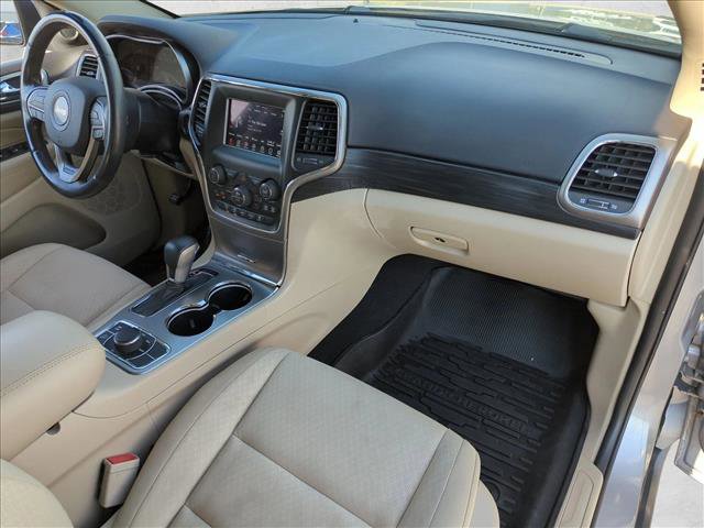 Used 2020 Jeep Grand Cherokee Laredo AWD/4WD image 21