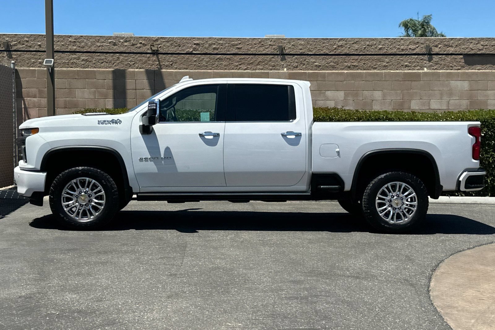 Certified 2023 Chevrolet Silverado 2500 High Country w/ Z71 Off-Road Package AWD/4WD image 7