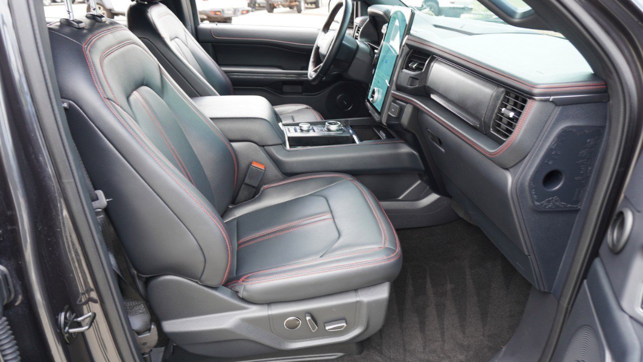 Used 2023 Ford Expedition Limited image 14
