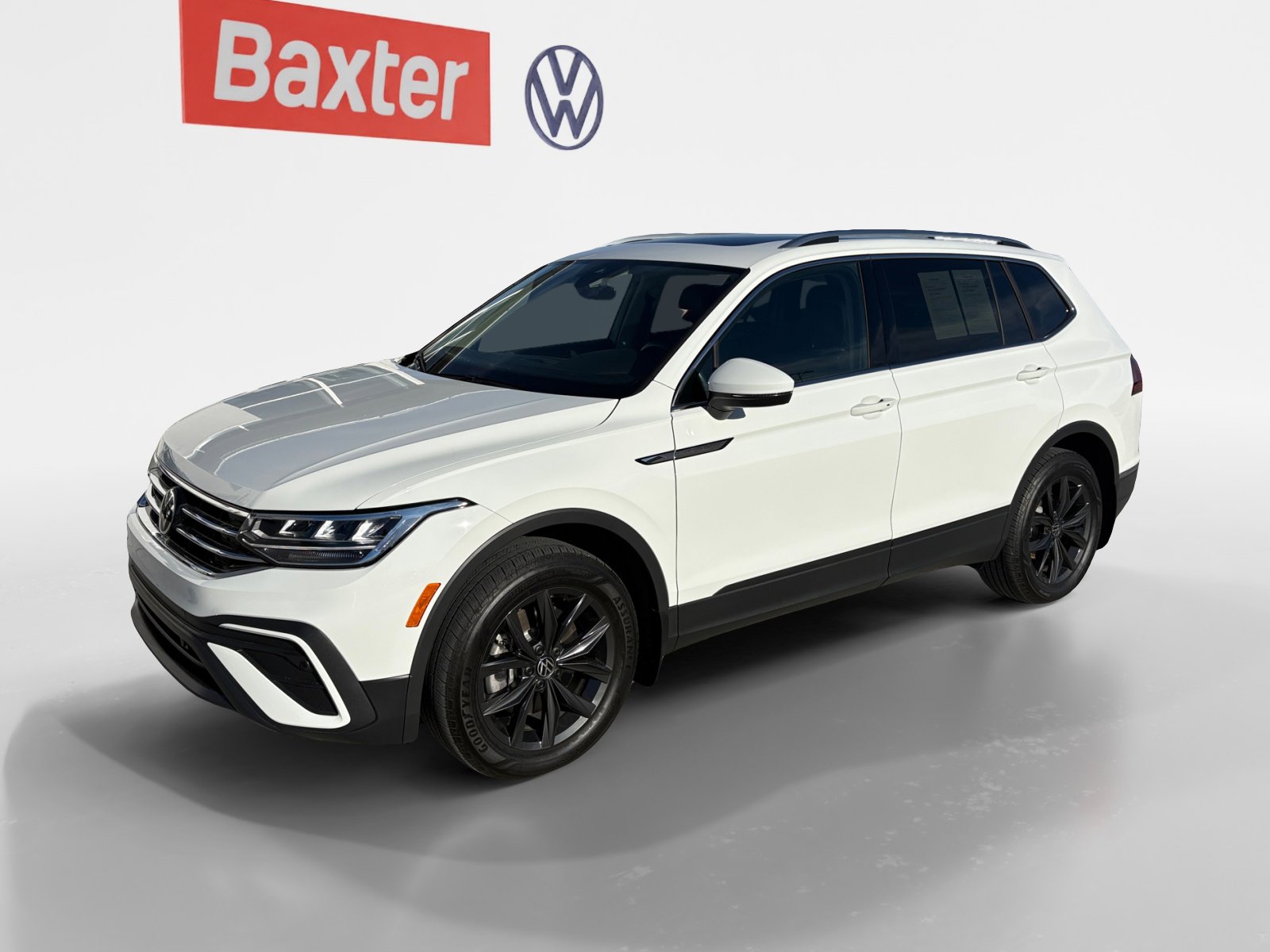 Certified 2024 Volkswagen Tiguan SE w/ Panoramic Sunroof Package image 17