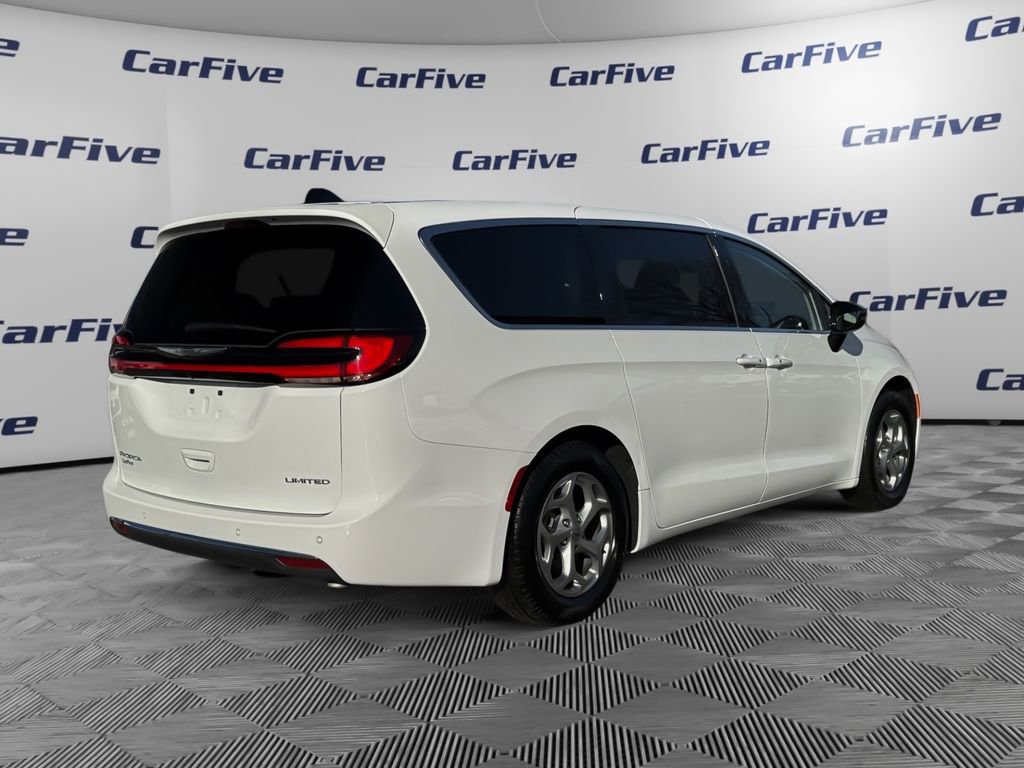 Used 2024 Chrysler Pacifica Limited image 6