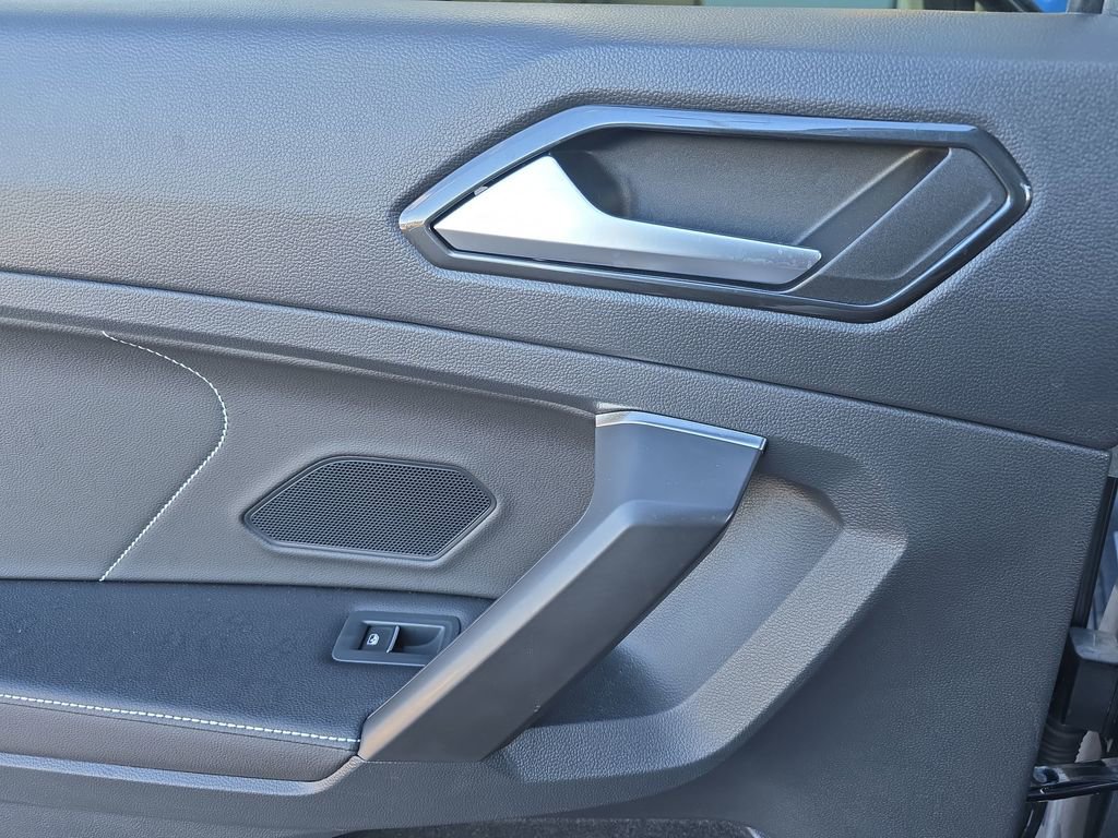 Certified 2023 Volkswagen Tiguan SE R-Line AWD/4WD image 16