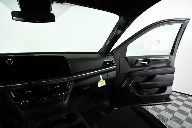 New 2026 Chevrolet Suburban LS image 20