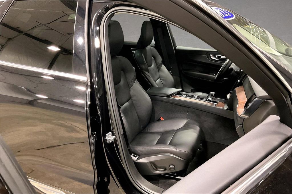 Certified 2023 Volvo XC60 B5 Plus w/ Climate Package AWD/4WD image 29