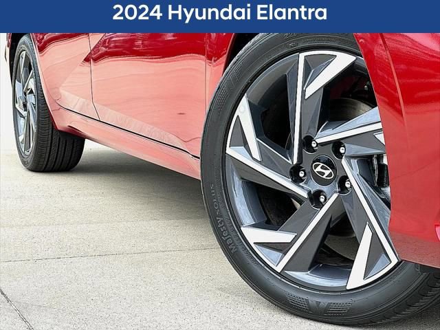 Used 2024 Hyundai Elantra SEL w/ Convenience Package image 2