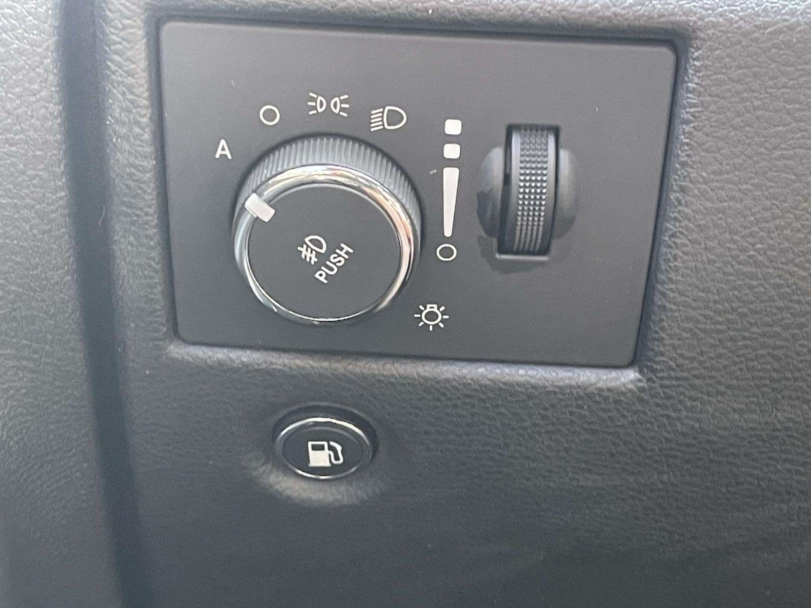 Used 2015 Jeep Grand Cherokee High Altitude RWD image 19